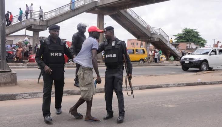 Hoodlums attack Rapid Response Squad officers in Lagos