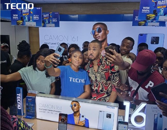 TECNO Stormed Computer Village with BBNaija’s OZO to Wrap up its Black Friday Sales Activities